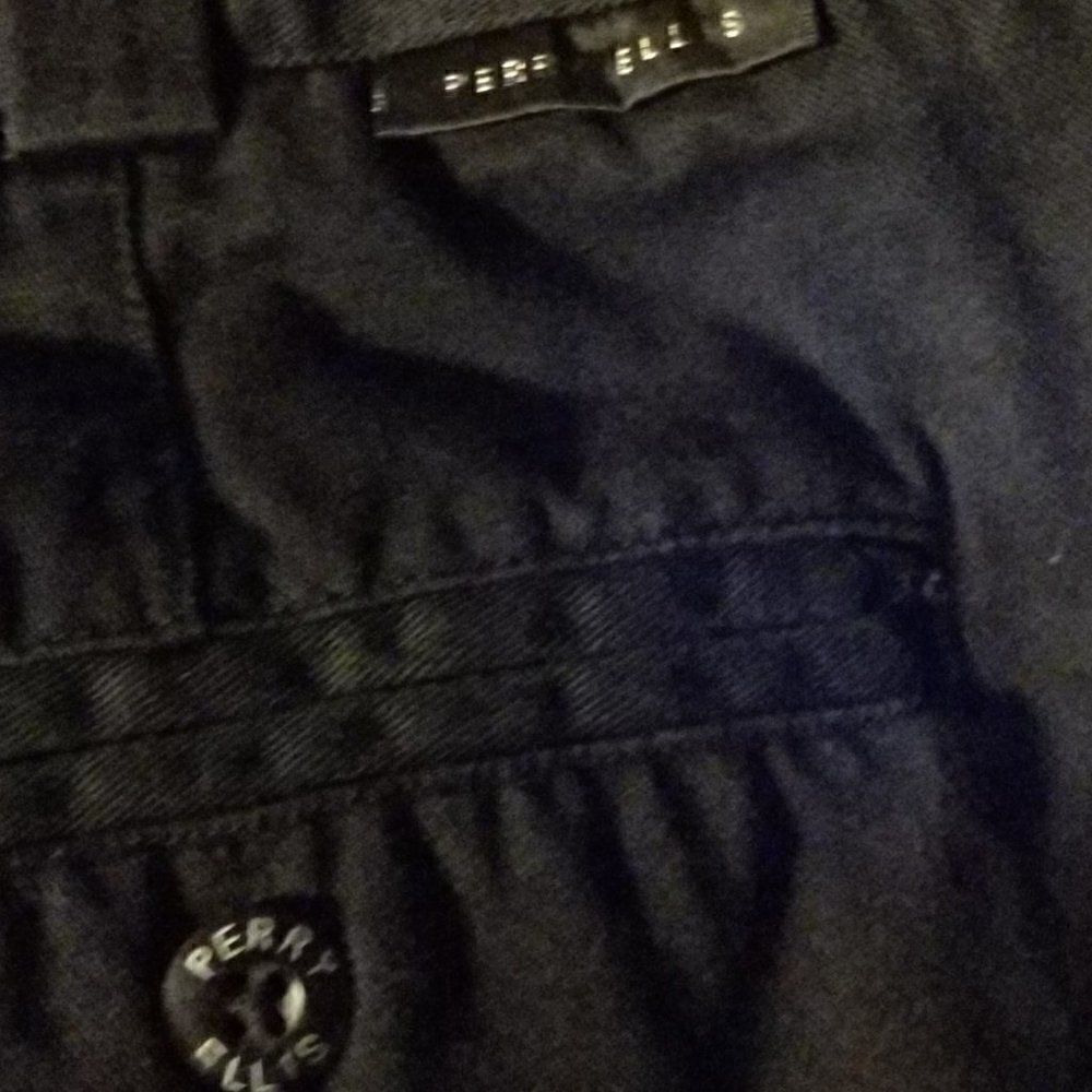 Perry Ellis Size 34 shorts - Picture 3 of 7